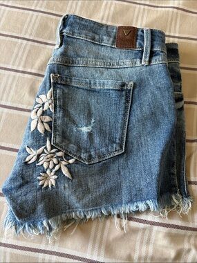 Guess vintage blue denim cut-off shorts white floral embroidery and a frayed hem